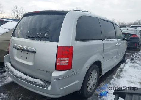 2010 Chrysler Town & Country Touring z USA, uszkodzony, nr VIN 2A4RR5D19AR299762